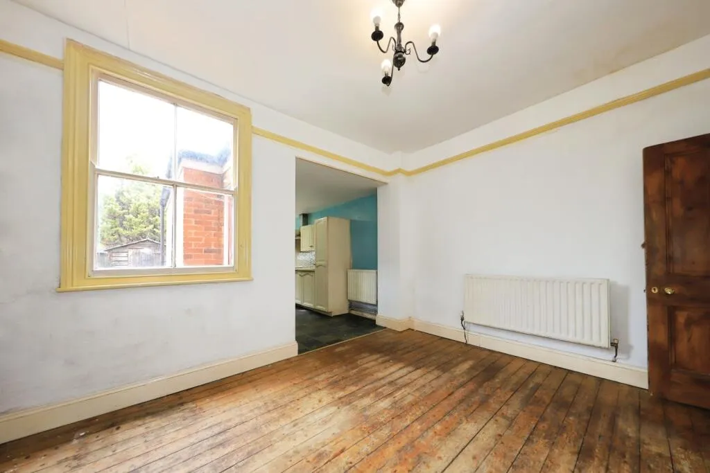 3 bed End of Terrace