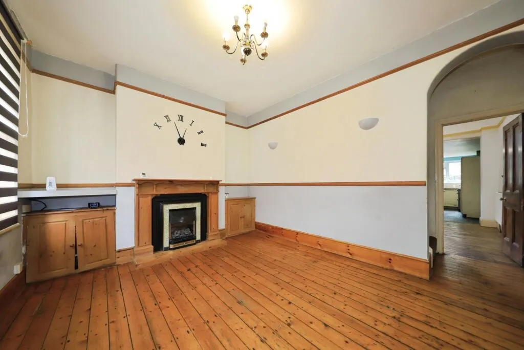 3 bed End of Terrace