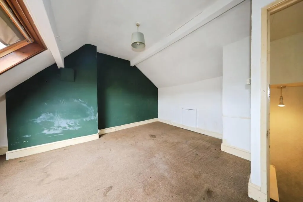 3 bed End of Terrace