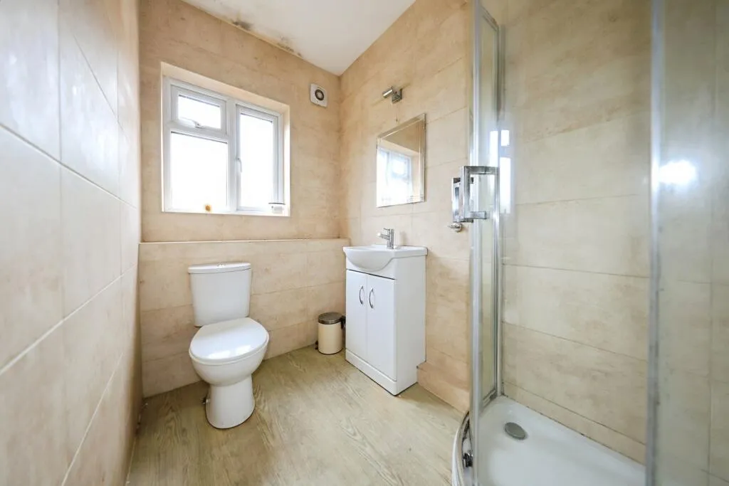 3 bed End of Terrace