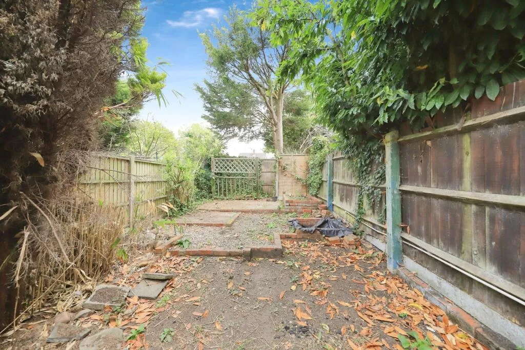 3 bed End of Terrace