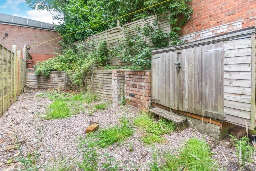 1 bed Character Property