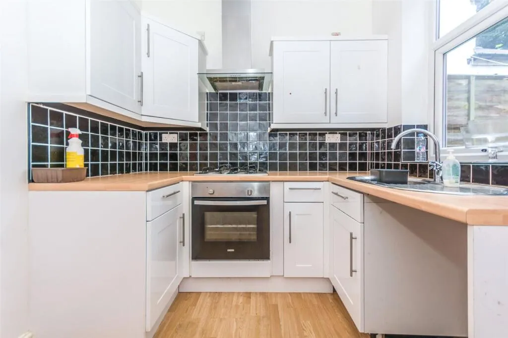 1 bed Character Property