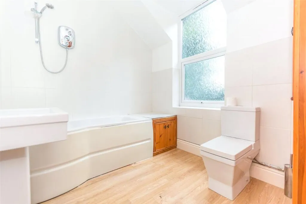 1 bed Character Property