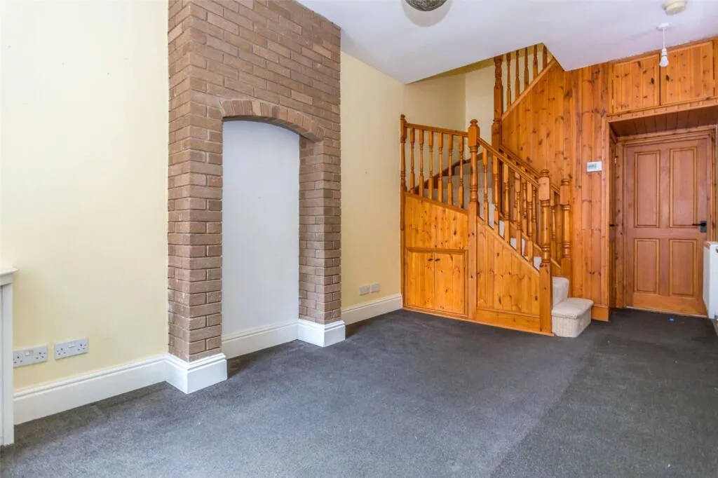 1 bed Character Property