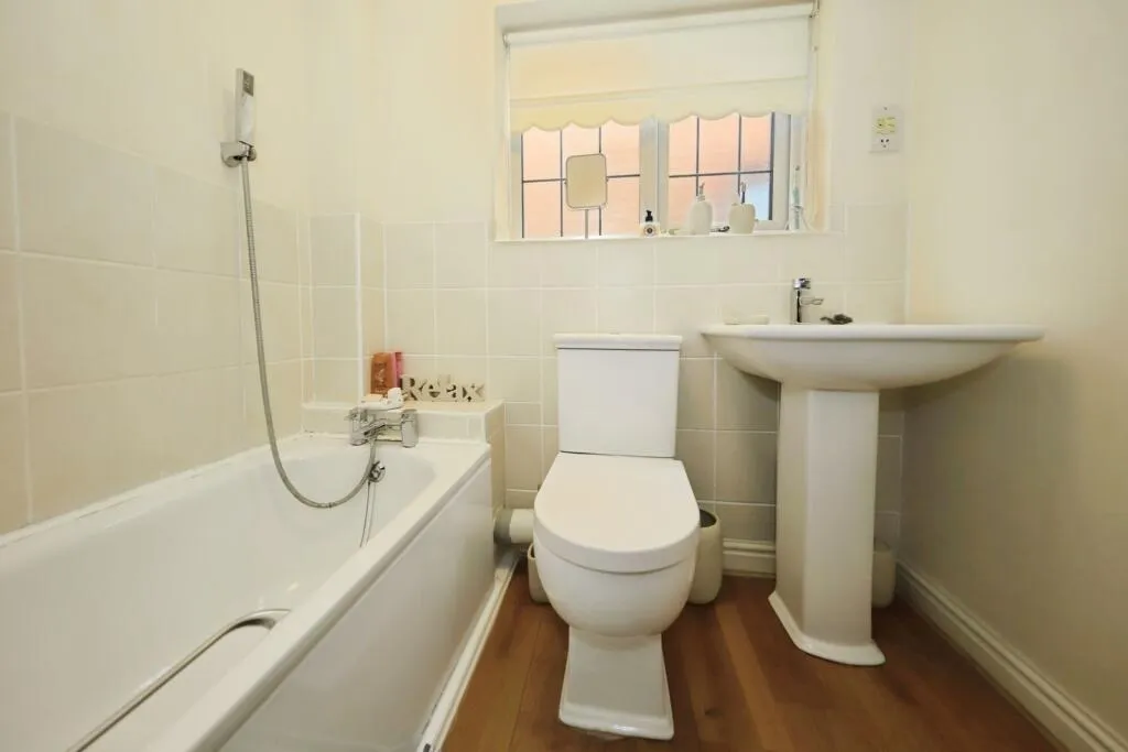 4 bed Detached