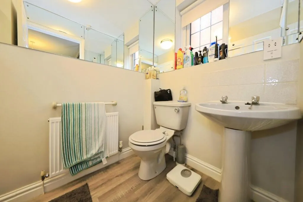 4 bed Detached