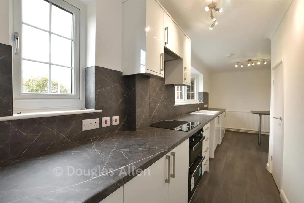 3 bed End of Terrace