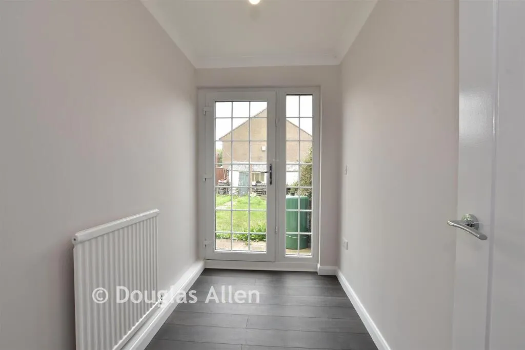 3 bed End of Terrace