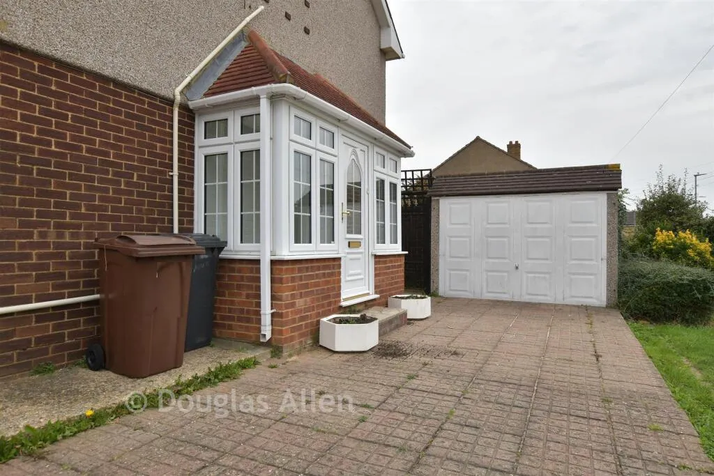 3 bed End of Terrace