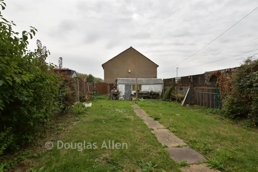 3 bed End of Terrace