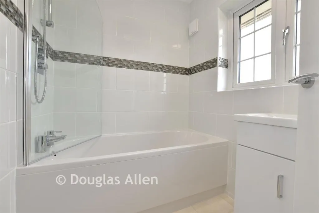 3 bed End of Terrace