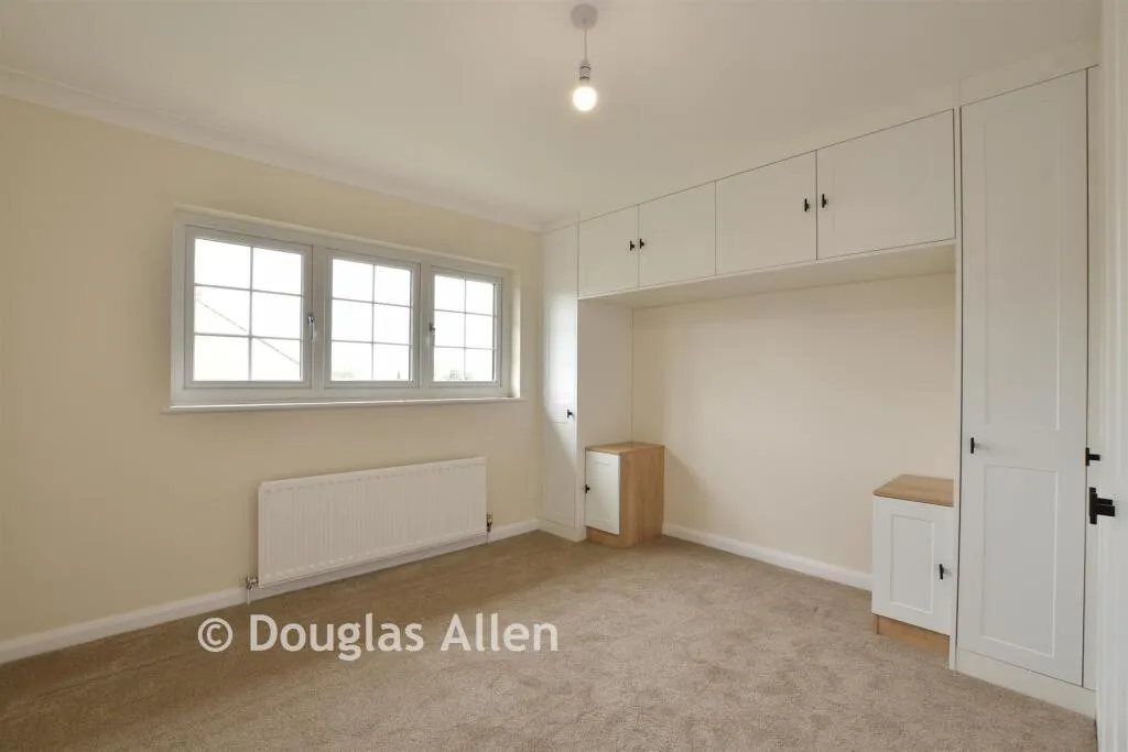 3 bed End of Terrace