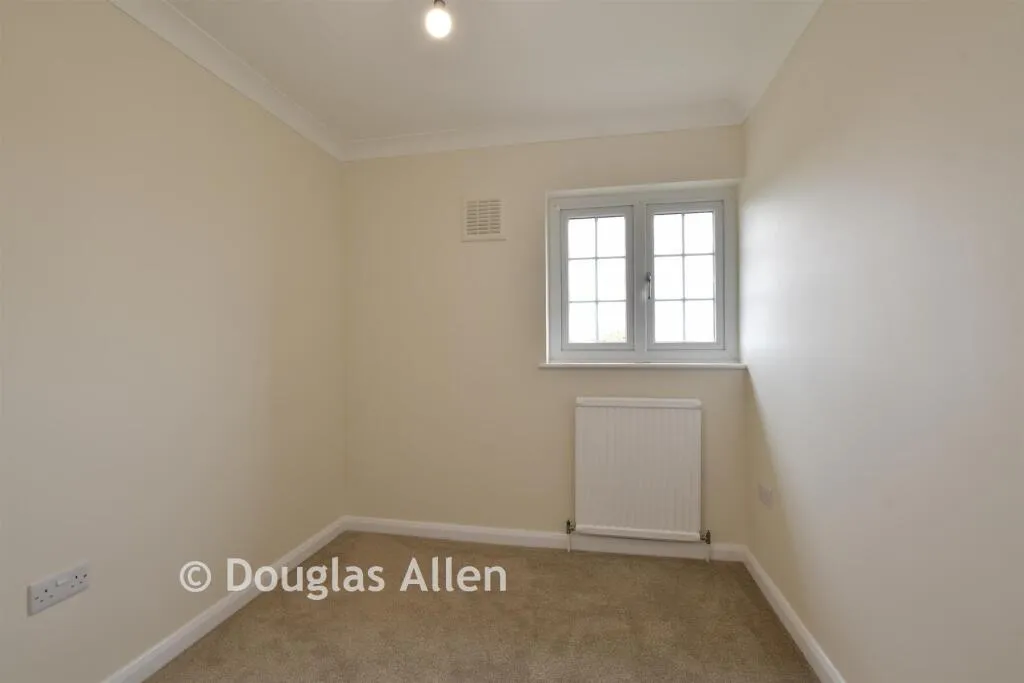 3 bed End of Terrace