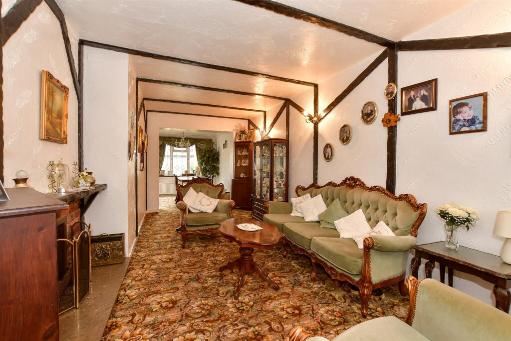 3 bed End of Terrace