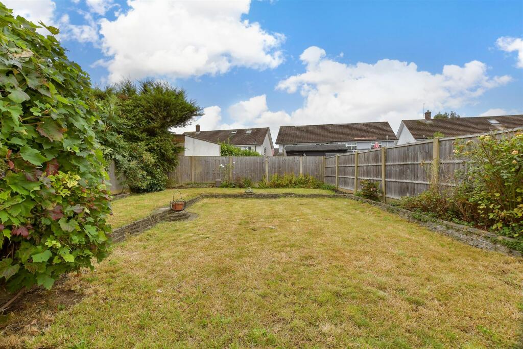 3 bed End of Terrace