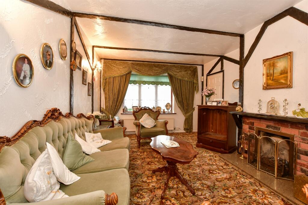 3 bed End of Terrace