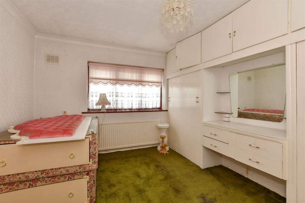 3 bed End of Terrace