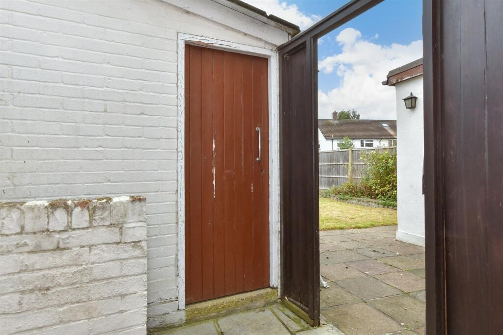 3 bed End of Terrace