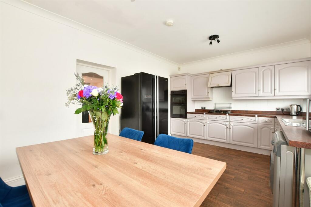 3 bed End of Terrace
