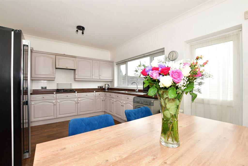 3 bed End of Terrace