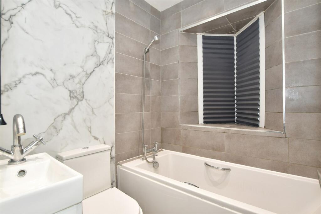 3 bed End of Terrace