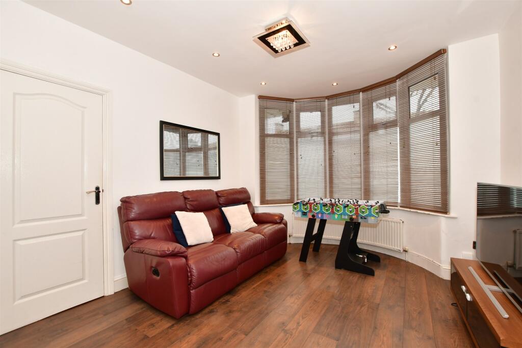 3 bed End of Terrace