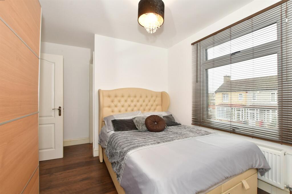 3 bed End of Terrace
