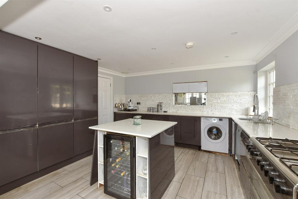 4 bed Detached