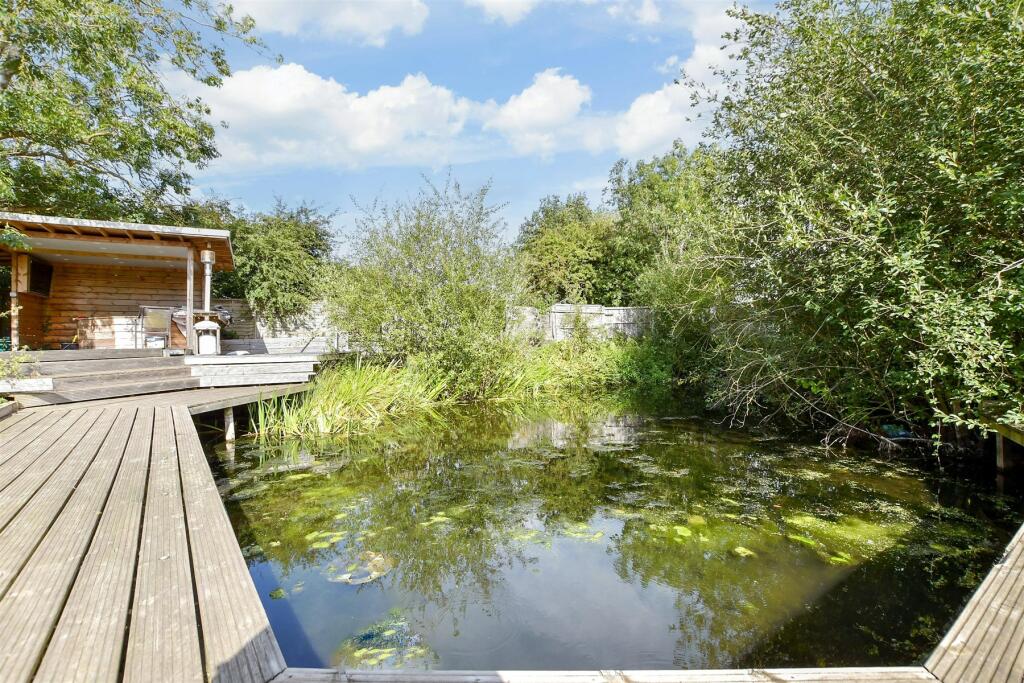 4 bed Detached