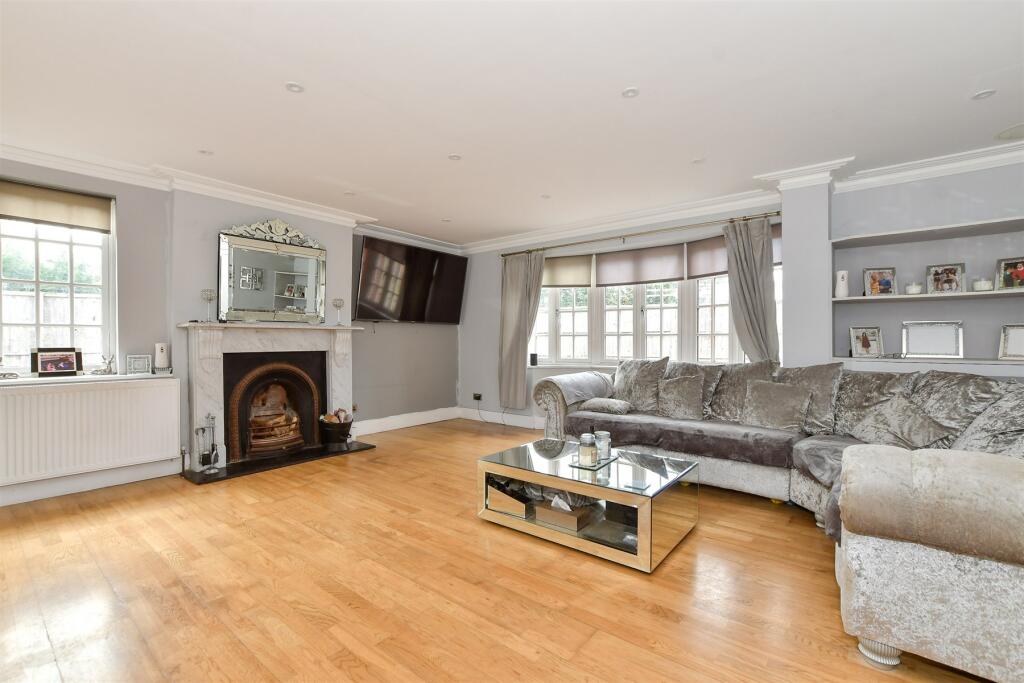 4 bed Detached