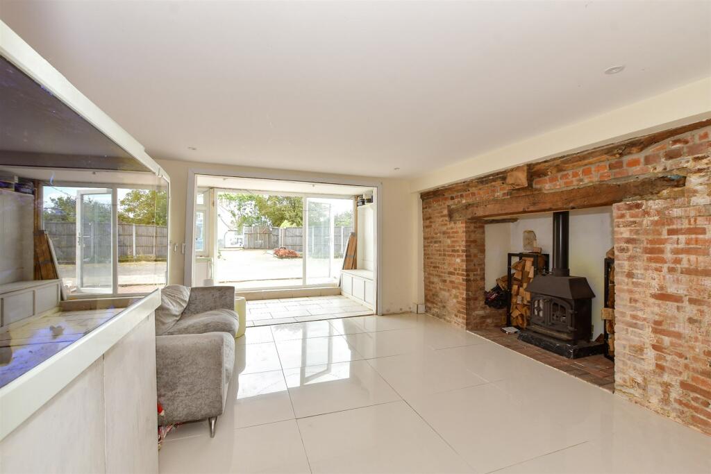 4 bed Detached