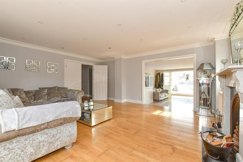 4 bed Detached