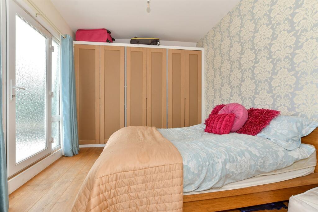 4 bed Detached