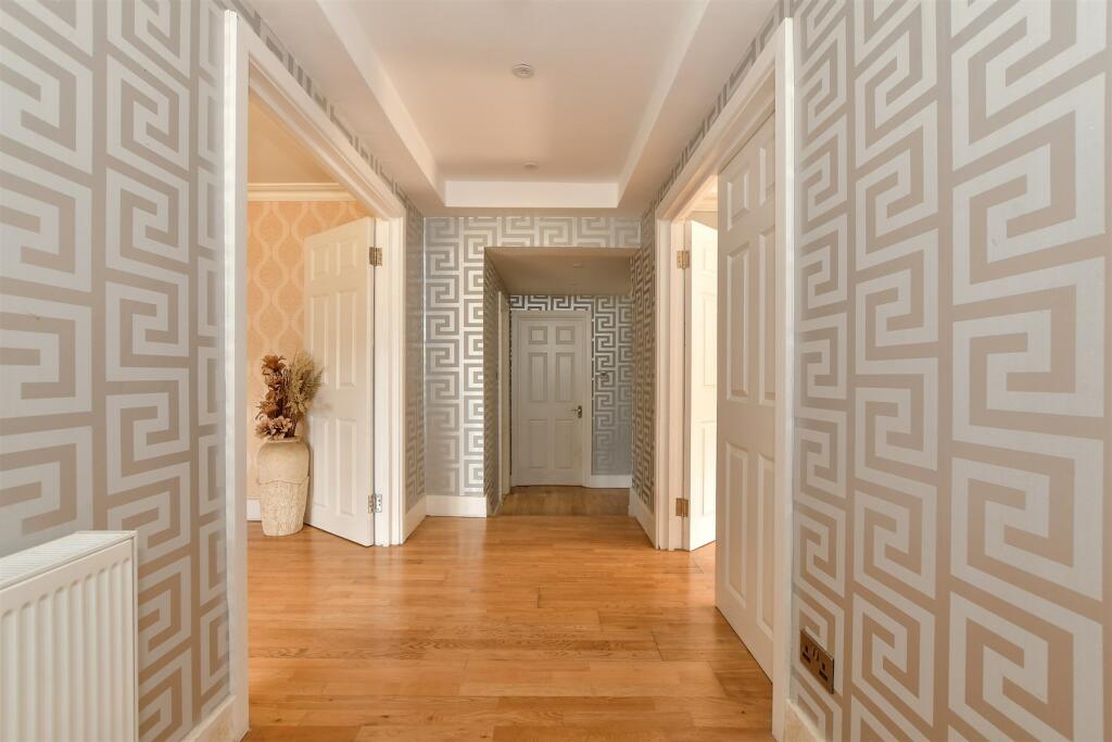 4 bed Detached