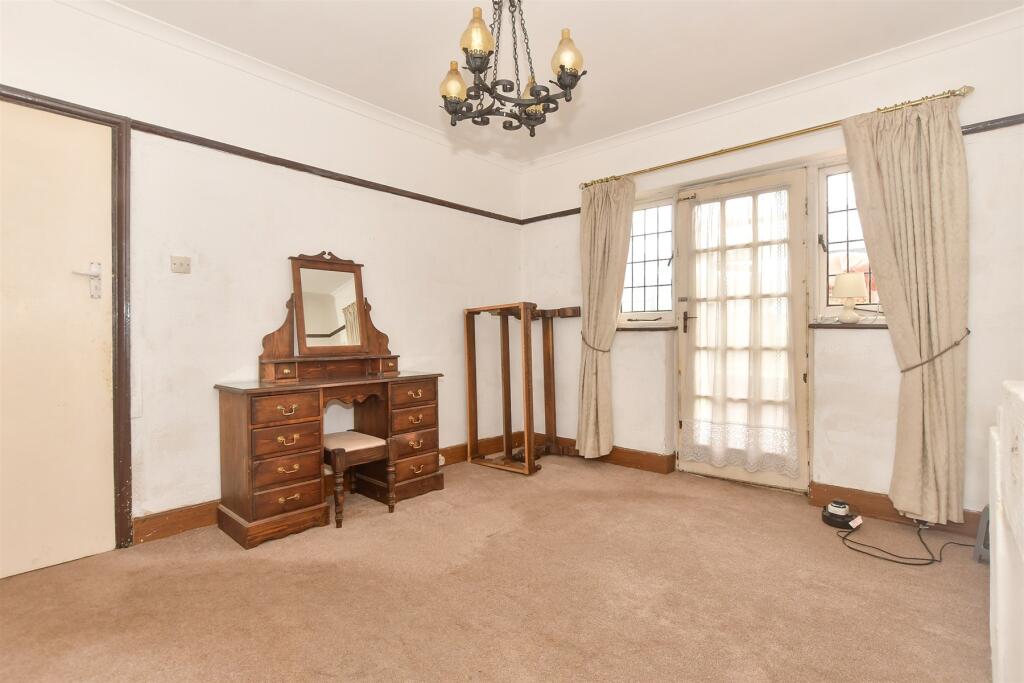 4 bed End of Terrace