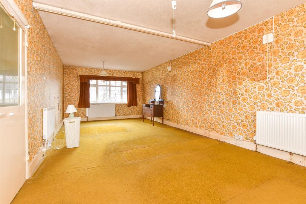 4 bed End of Terrace