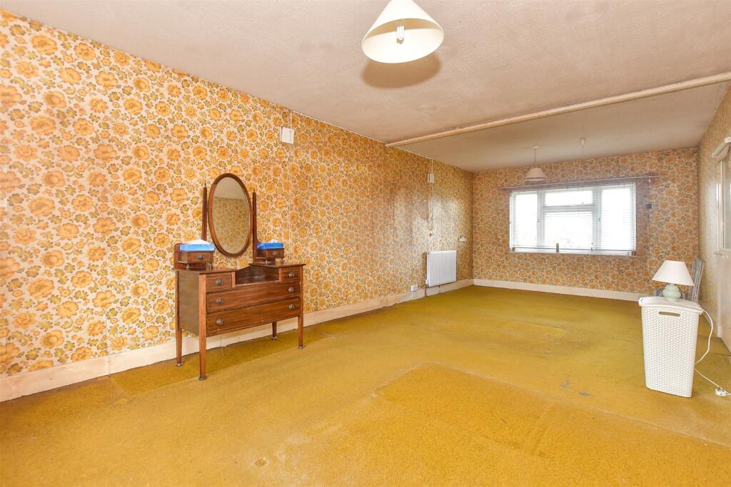 4 bed End of Terrace