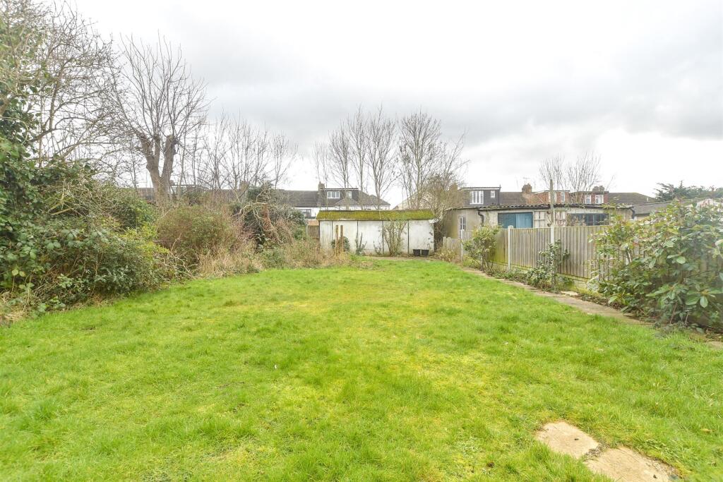 4 bed End of Terrace