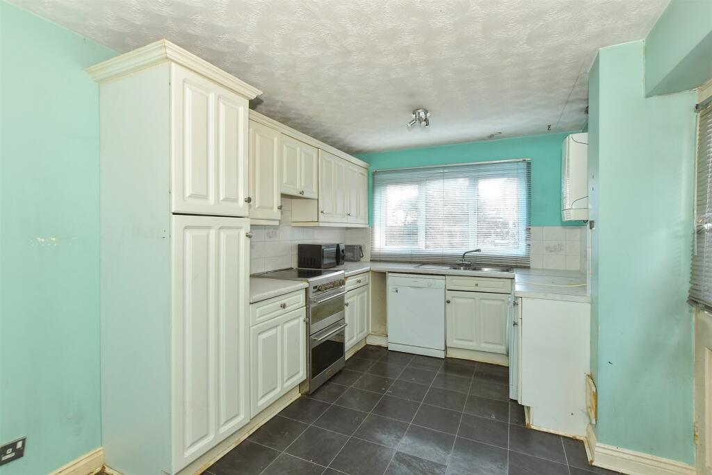 4 bed Detached