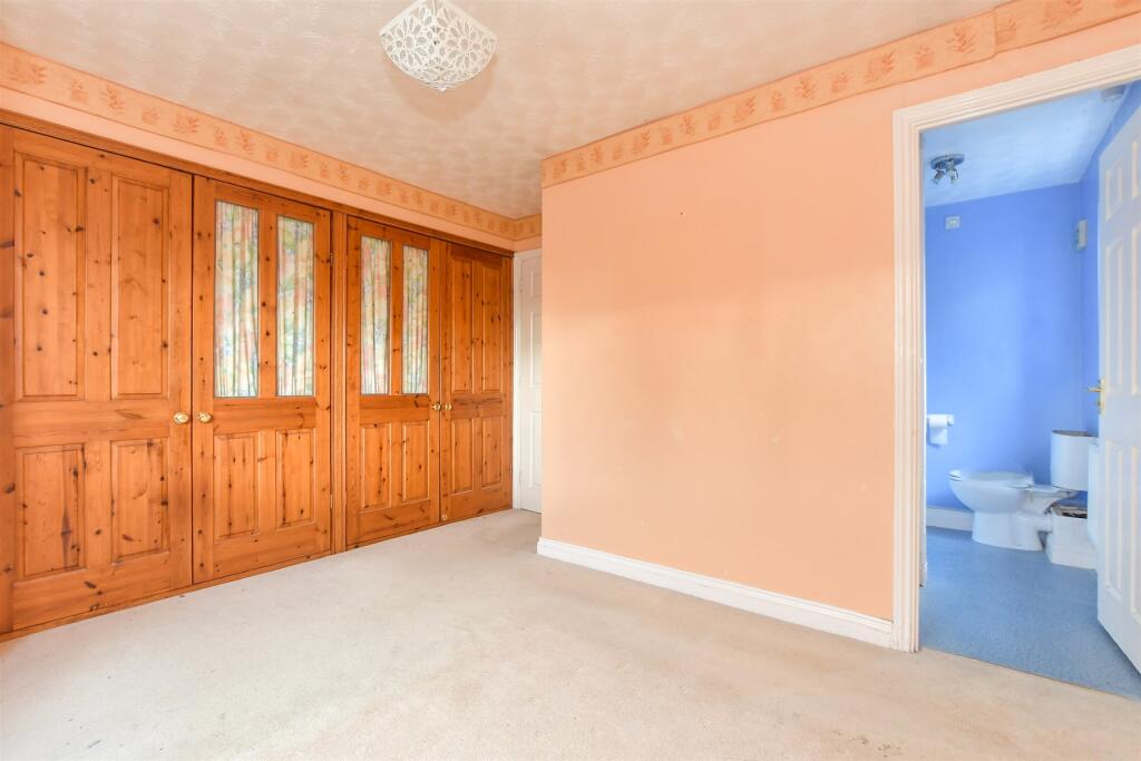 4 bed Detached