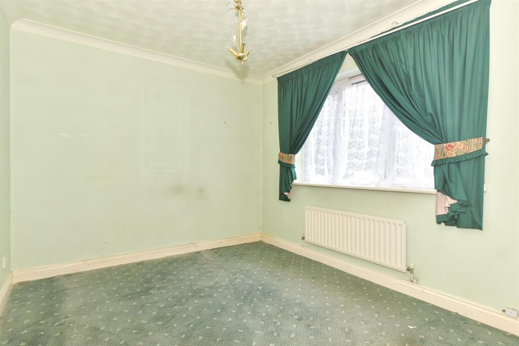 4 bed Detached