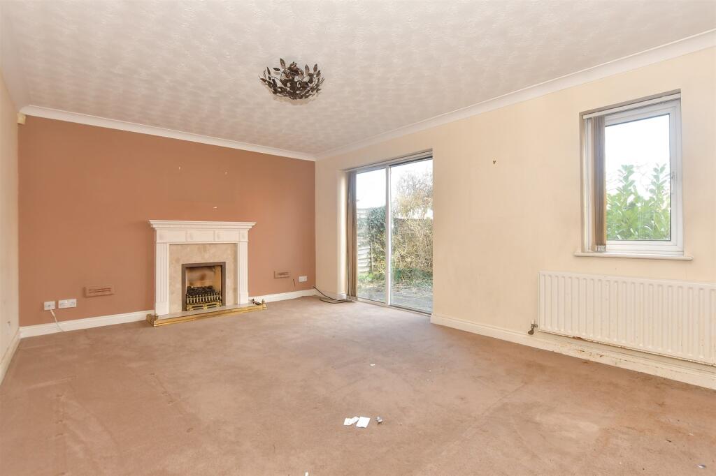 4 bed Detached