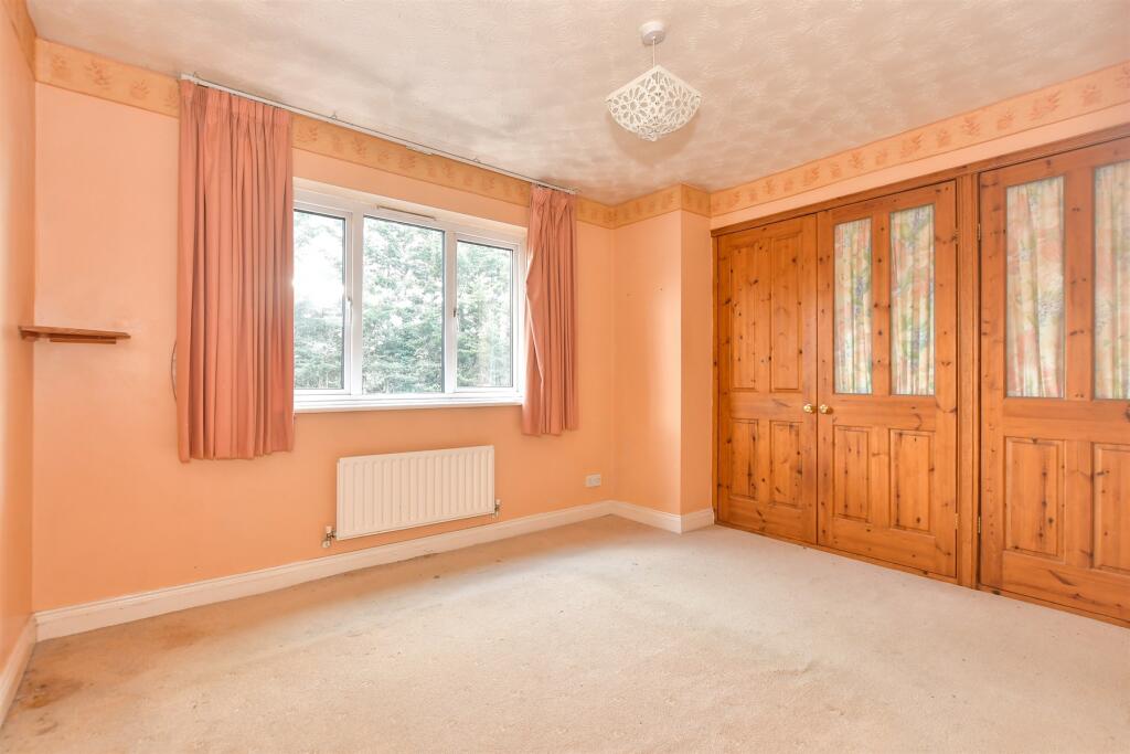 4 bed Detached