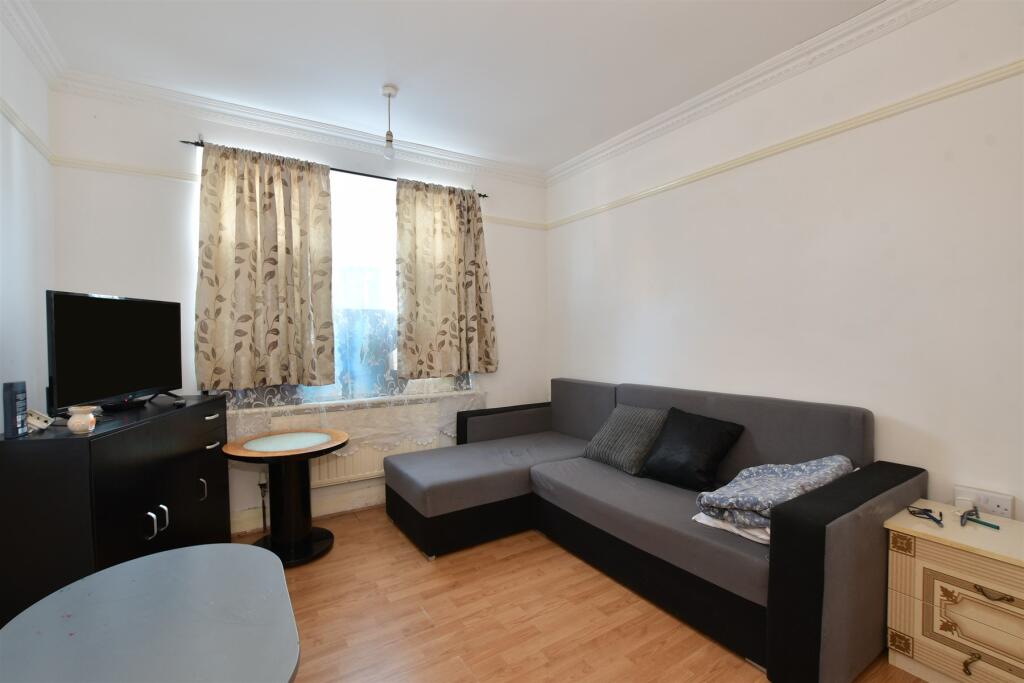 2 bed Ground Flat
