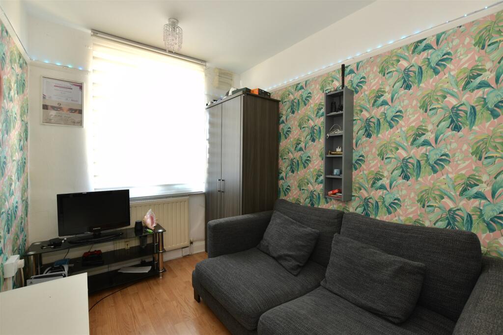 2 bed Ground Flat