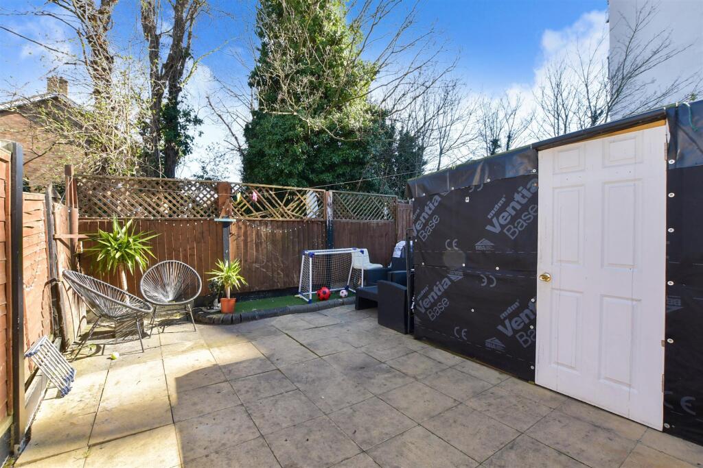 2 bed Ground Flat
