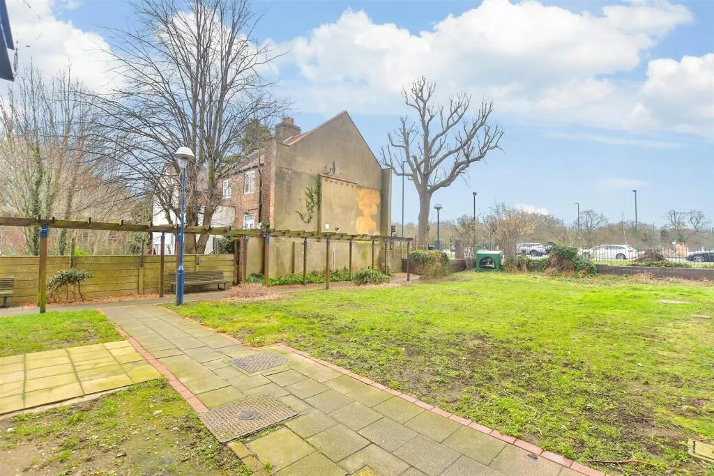 2 bed Apartment