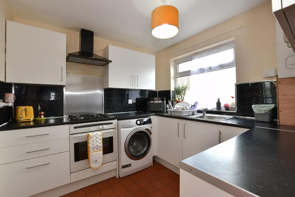 3 bed End of Terrace