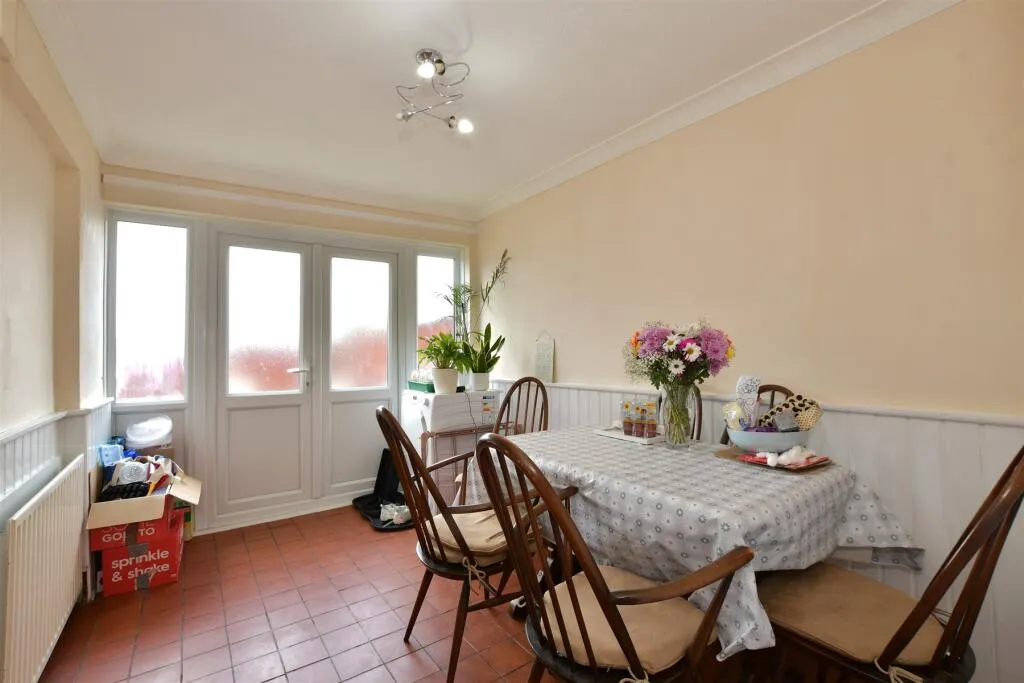 3 bed End of Terrace